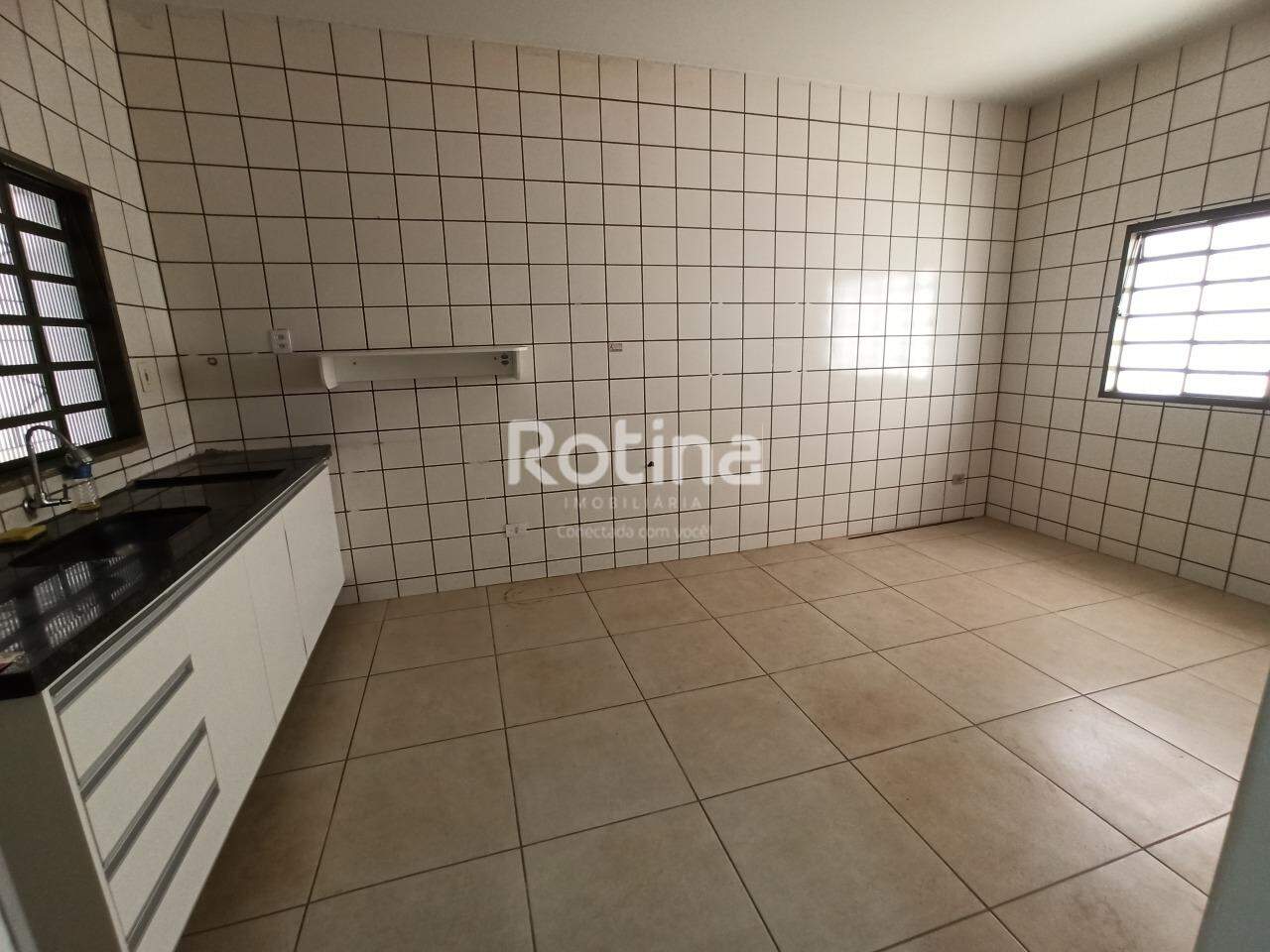Casa para alugar, 3 quartos em Uberlândia no bairro Jardim Patrícia no valor de R$ 2.500,00 - Rotina Imobiliária: 