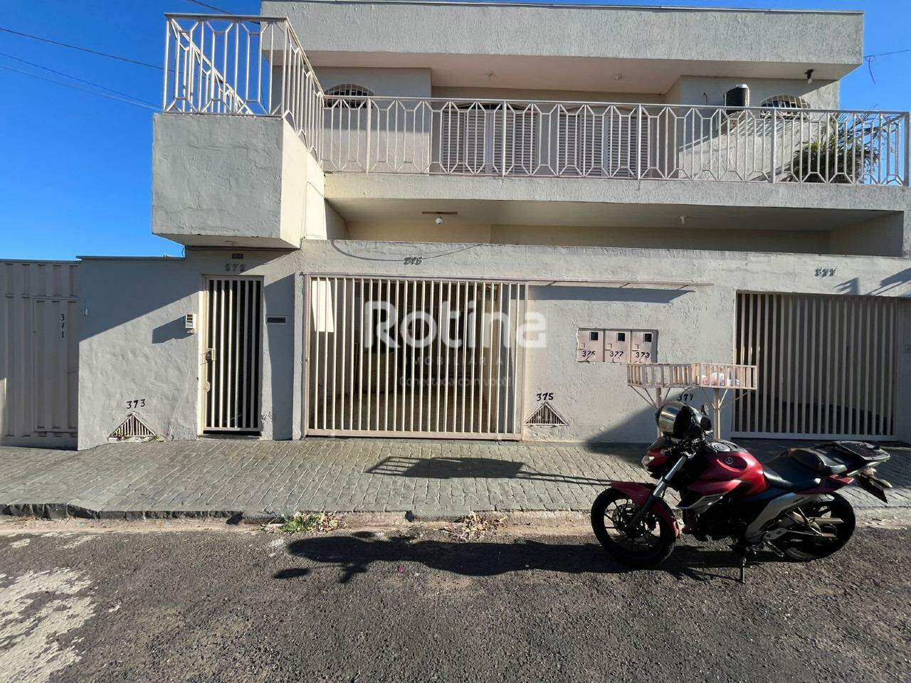 Casa para alugar, 3 quartos em Uberlândia no bairro Tibery no valor de R$ 1.800,00 - Rotina Imobiliária: 