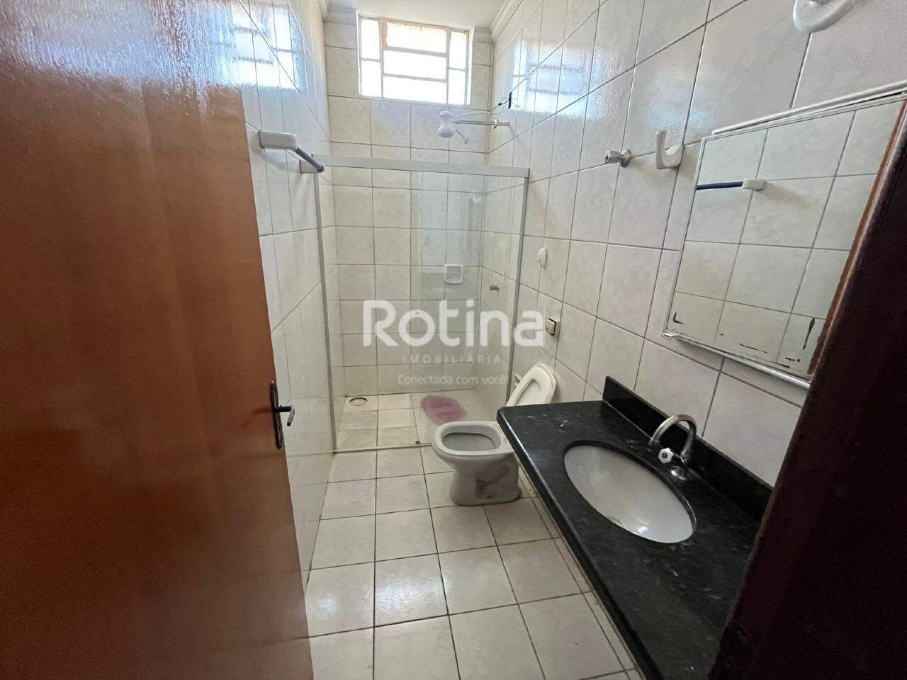 Casa para alugar, 3 quartos em Uberlândia no bairro Tibery no valor de R$ 1.800,00 - Rotina Imobiliária: 