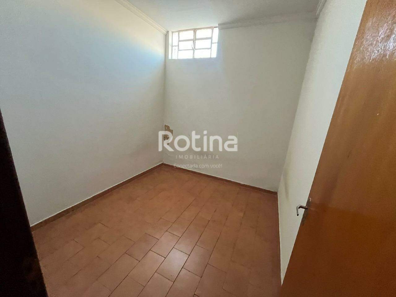 Casa para alugar, 3 quartos em Uberlândia no bairro Tibery no valor de R$ 1.800,00 - Rotina Imobiliária: 