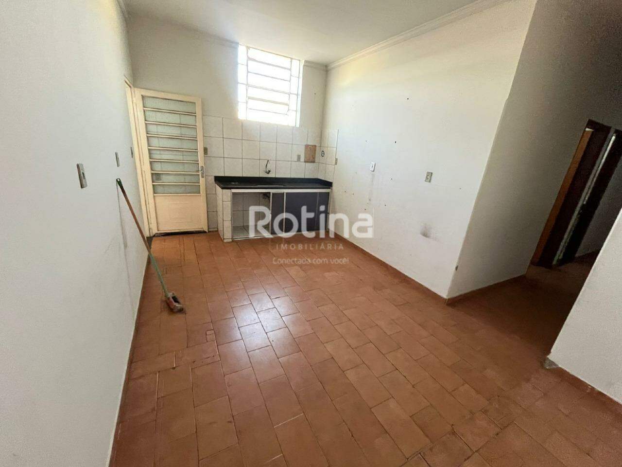 Casa para alugar, 3 quartos em Uberlândia no bairro Tibery no valor de R$ 1.800,00 - Rotina Imobiliária: 