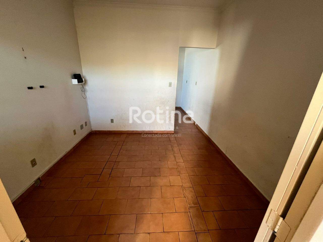 Casa para alugar, 3 quartos em Uberlândia no bairro Tibery no valor de R$ 1.800,00 - Rotina Imobiliária: 
