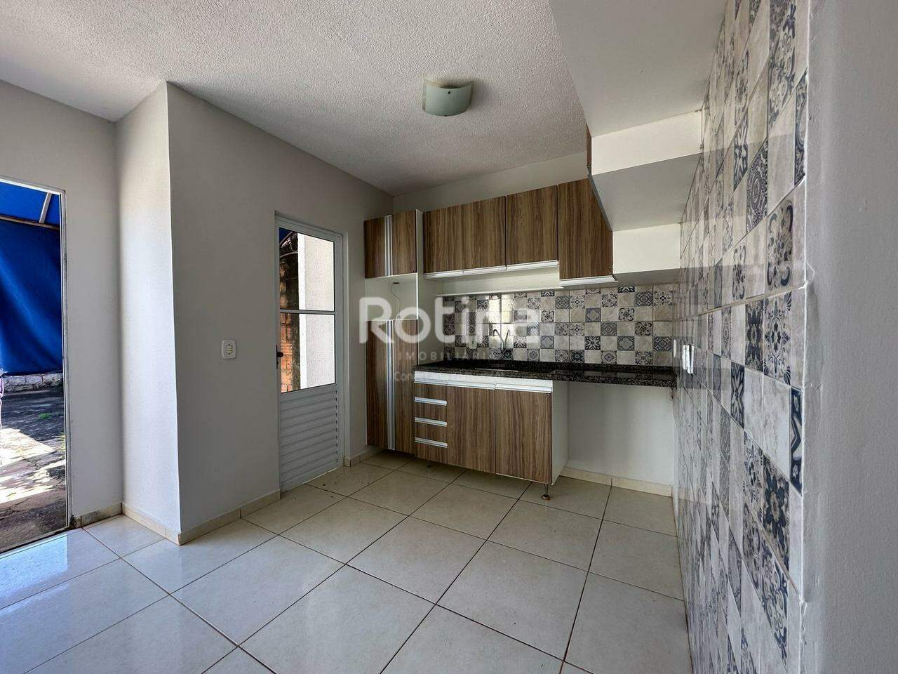 Casa para alugar, 2 quartos em Uberlândia no bairro Aclimação no valor de R$ 1.600,00 - Rotina Imobiliária: 