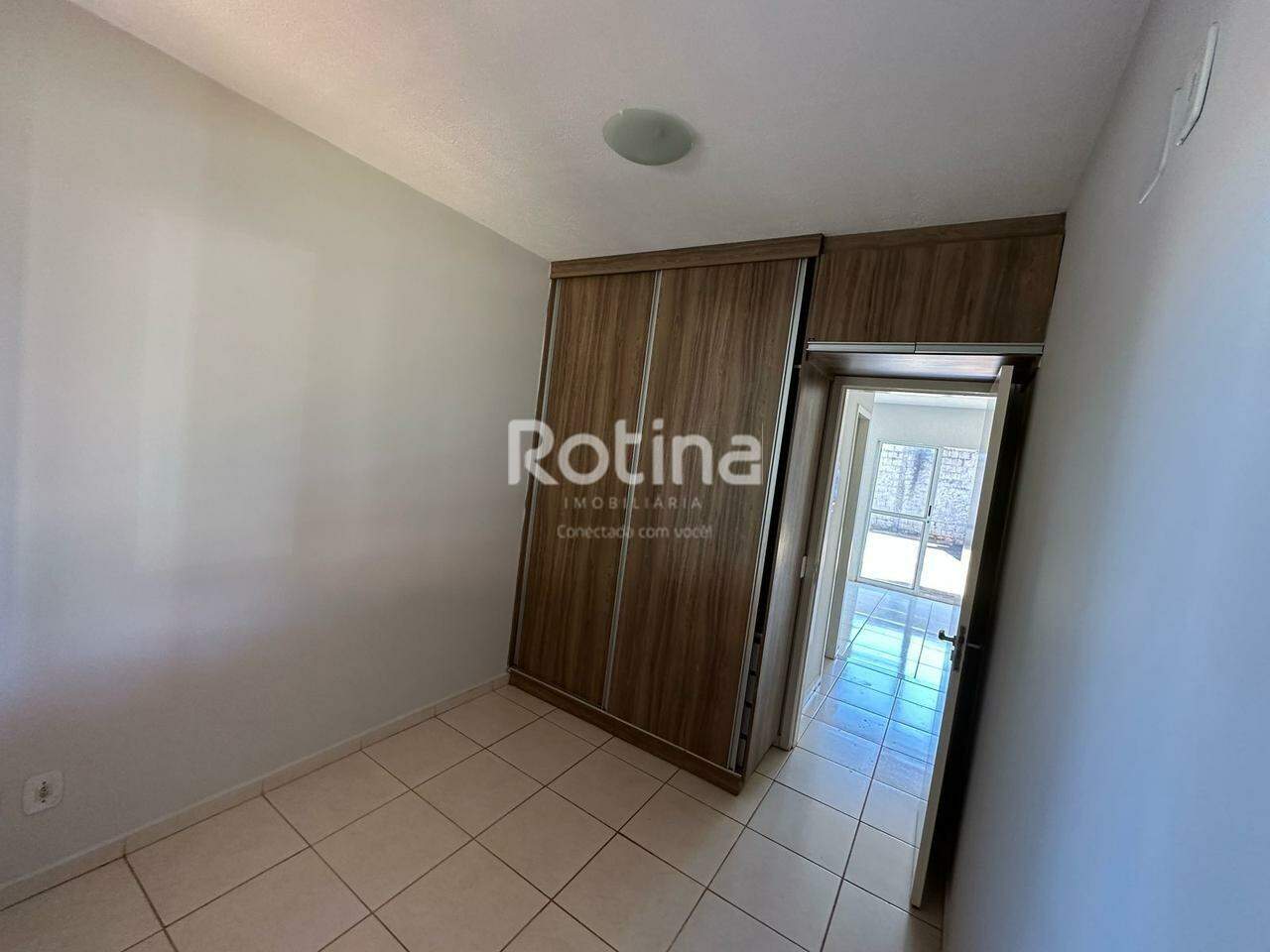 Casa para alugar, 2 quartos em Uberlândia no bairro Aclimação no valor de R$ 1.600,00 - Rotina Imobiliária: 