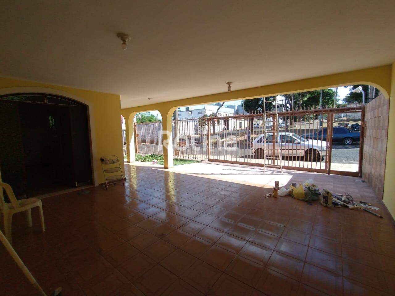 Casa para alugar, 5 quartos em Uberlândia no bairro Brasil no valor de R$ 6.000,00 - Rotina Imobiliária: 