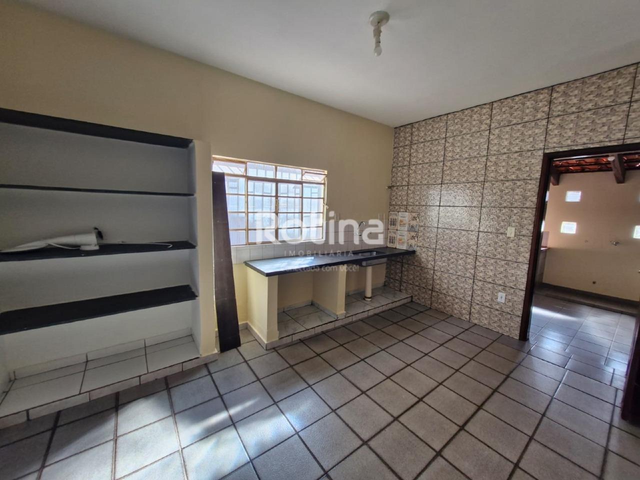 Casa para alugar, 3 quartos em Uberlândia no bairro Jardim das Palmeiras no valor de R$ 1.800,00 - Rotina Imobiliária: 