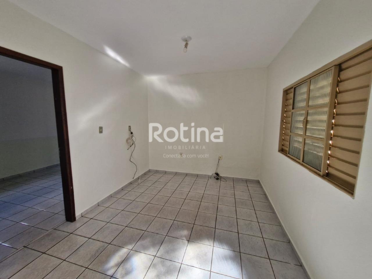 Casa para alugar, 3 quartos em Uberlândia no bairro Jardim das Palmeiras no valor de R$ 1.800,00 - Rotina Imobiliária: 
