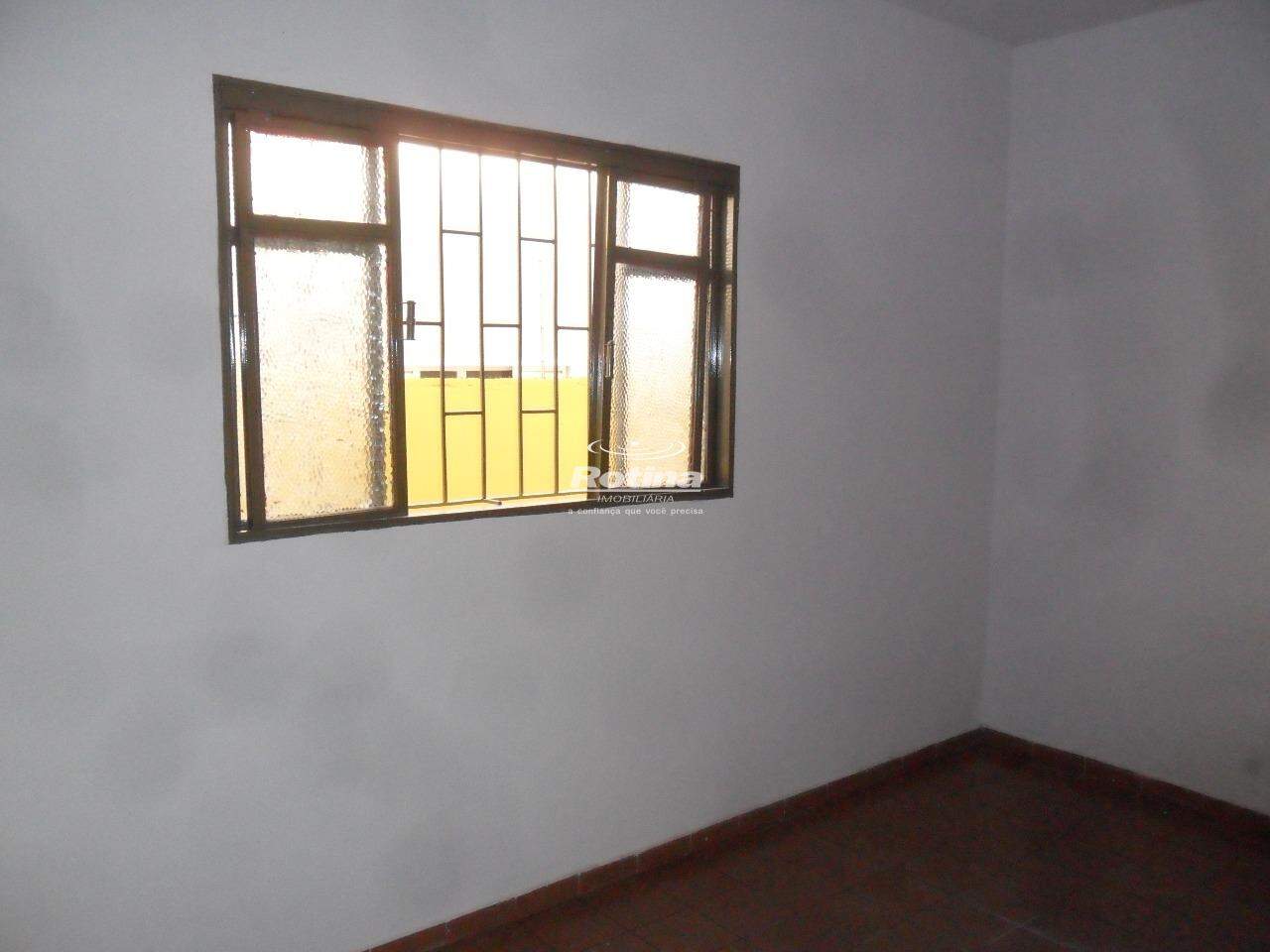 Casa para alugar, 3 quartos em Uberlândia no bairro Segismundo Pereira no valor de R$ 2.500,00 - Rotina Imobiliária: 