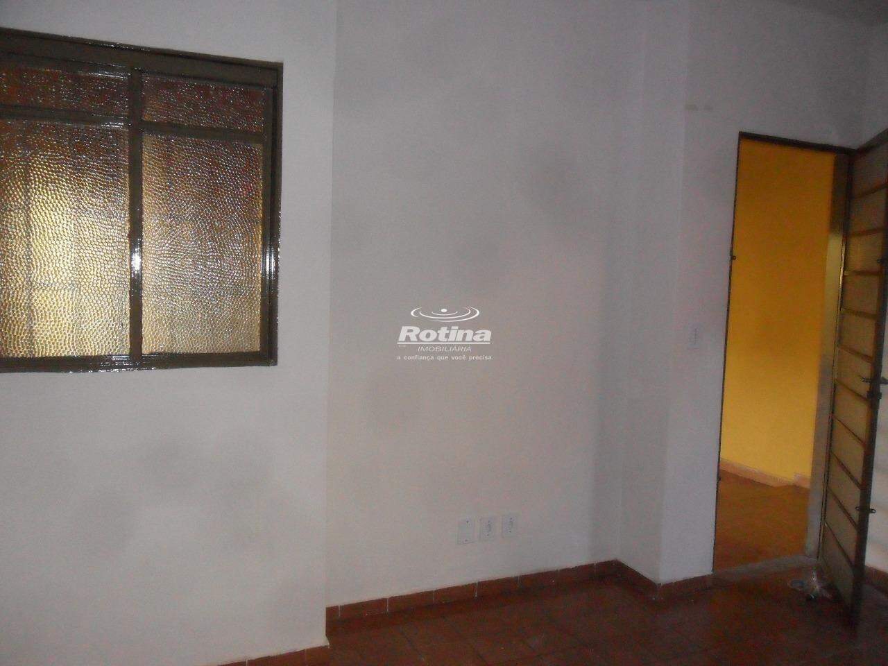 Casa para alugar, 3 quartos em Uberlândia no bairro Segismundo Pereira no valor de R$ 2.500,00 - Rotina Imobiliária: 
