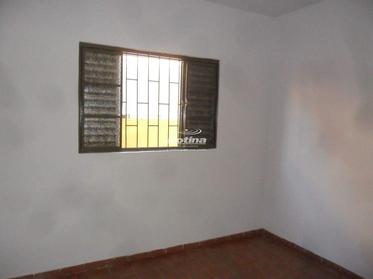 Casa para alugar, 3 quartos em Uberlândia no bairro Segismundo Pereira no valor de R$ 2.500,00 - Rotina Imobiliária: 