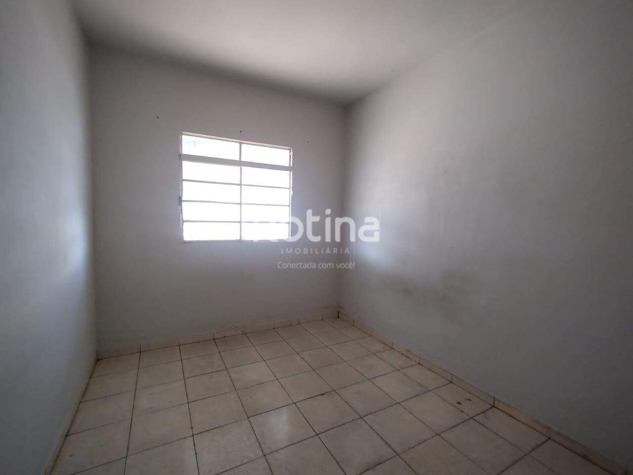 Casa para alugar, 2 quartos em Uberlândia no bairro Presidente Roosevelt no valor de R$ 850,00 - Rotina Imobiliária: 