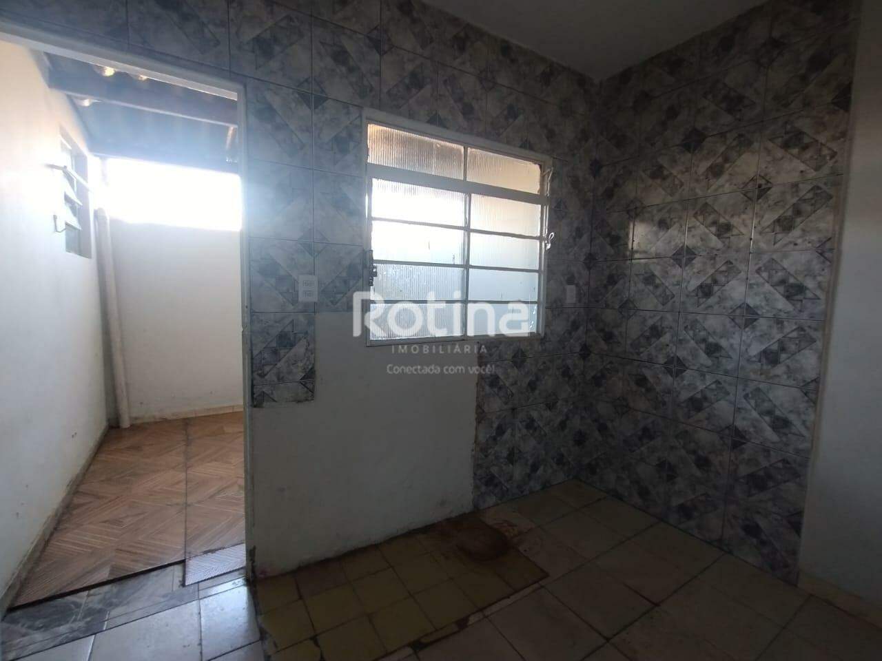 Casa para alugar, 2 quartos em Uberlândia no bairro Presidente Roosevelt no valor de R$ 850,00 - Rotina Imobiliária: 