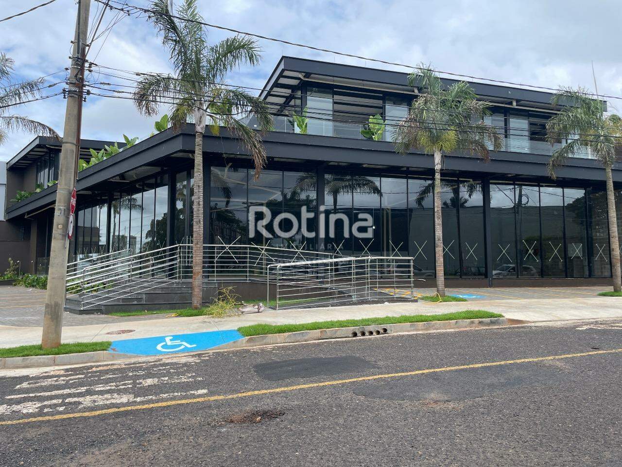 Galpão para alugar, em Uberlândia no bairro Morada da Colina no valor de R$ 40.000,00 - Rotina Imobiliária: 