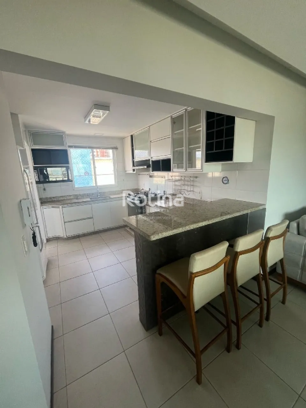 Apartamento para alugar, 3 quartos em Uberlândia no bairro Santa Mônica no valor de R$ 4.800,00 - Rotina Imobiliária: 