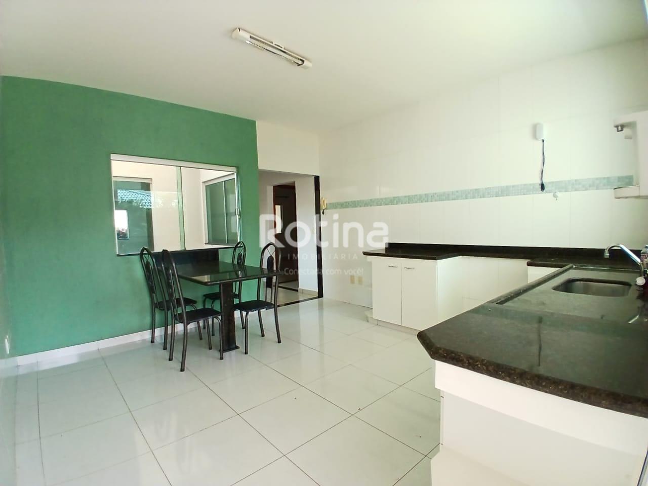 Casa para alugar, 3 quartos em Uberlândia no bairro Presidente Roosevelt no valor de R$ 3.500,00 - Rotina Imobiliária: 