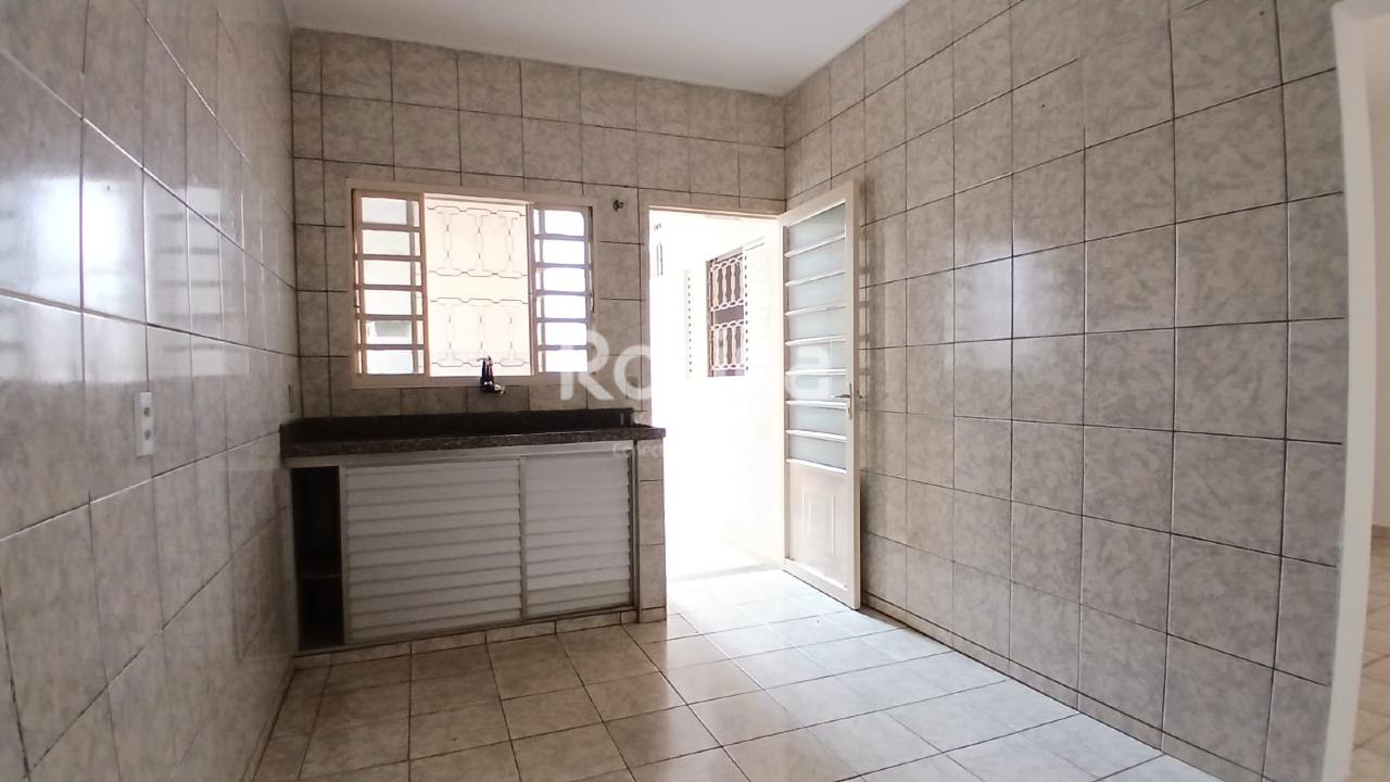 Casa para alugar, 2 quartos em Uberlândia no bairro Santa Mônica no valor de R$ 1.500,00 - Rotina Imobiliária: 