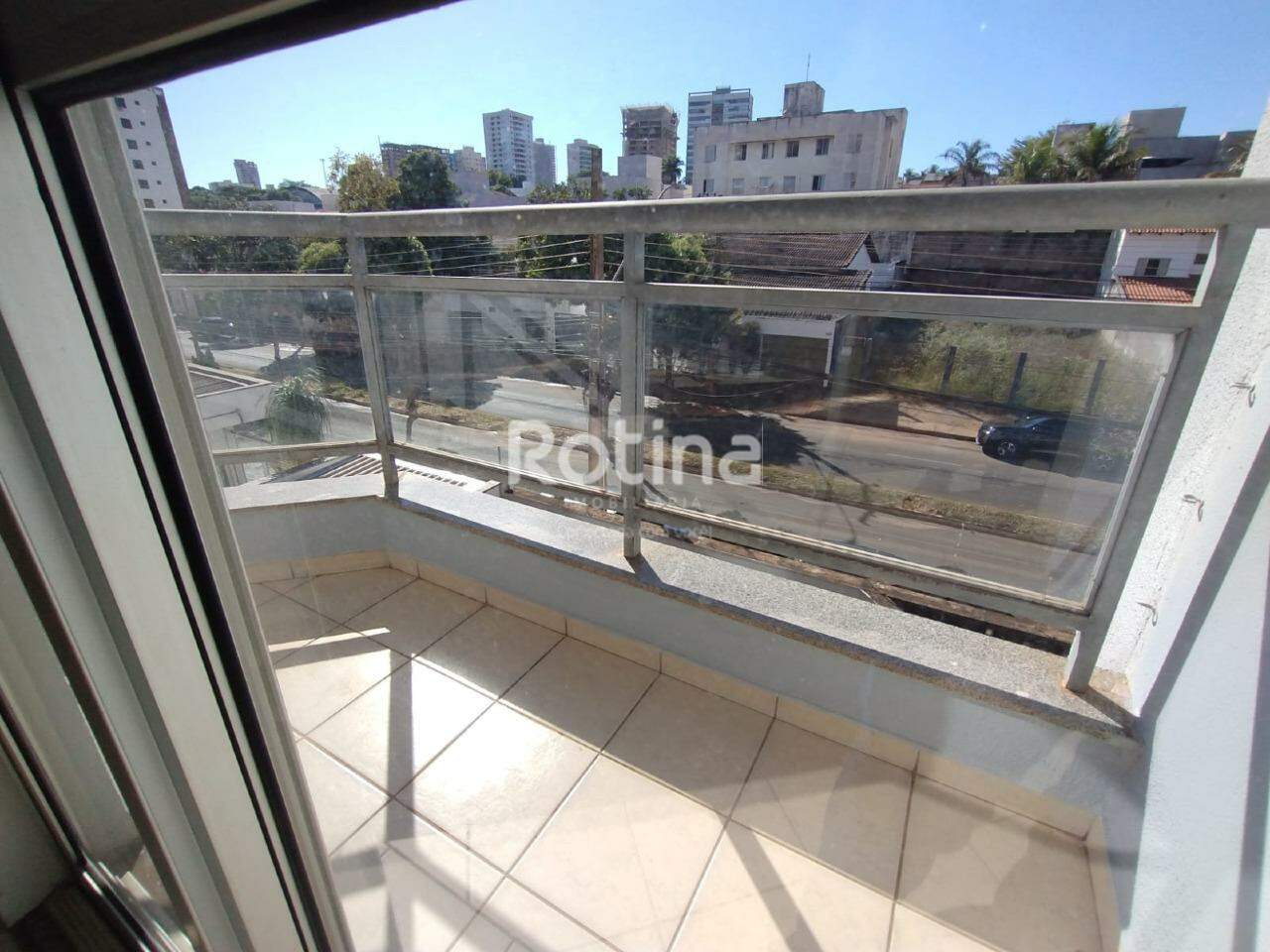 Apartamento para alugar, 3 quartos em Uberlândia no bairro Morada da Colina no valor de R$ 2.000,00 - Rotina Imobiliária: 