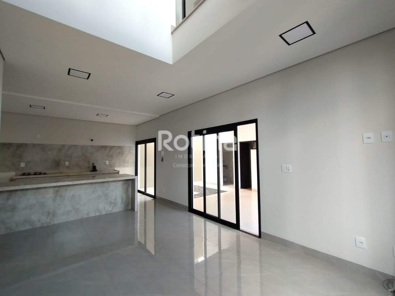 Casa para alugar, 3 quartos em Uberlândia no bairro Aclimação no valor de R$ 3.800,00 - Rotina Imobiliária: 