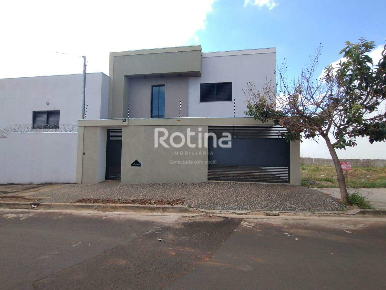 Casa para alugar, 3 quartos em Uberlândia no bairro Aclimação no valor de R$ 3.800,00 - Rotina Imobiliária: 
