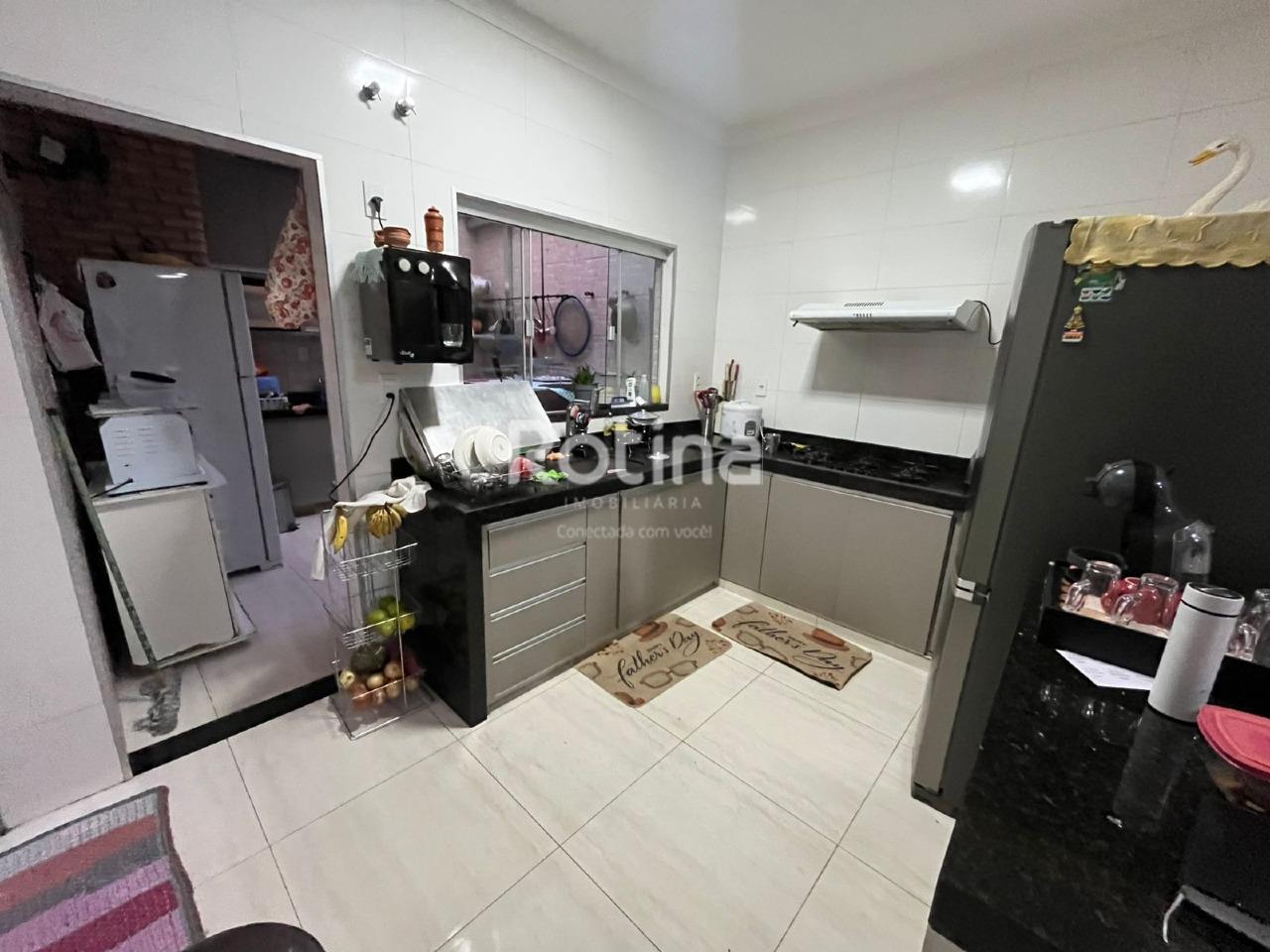 Casa para alugar, 4 quartos em Uberlândia no bairro Daniel Fonseca no valor de R$ 3.200,00 - Rotina Imobiliária: 