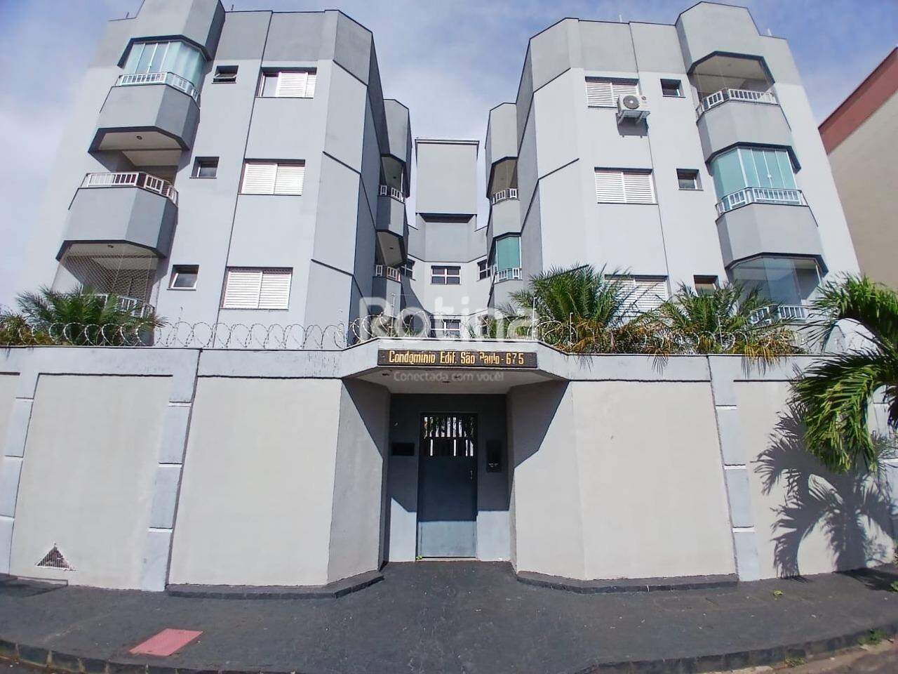 Apartamento para alugar, 2 quartos em Uberlândia no bairro Santa Mônica no valor de R$ 2.400,00 - Rotina Imobiliária: 