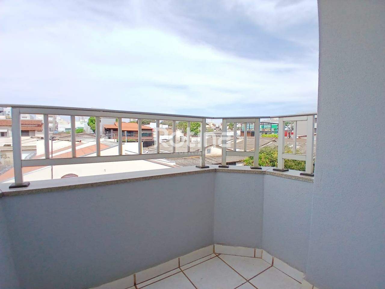 Apartamento para alugar, 2 quartos em Uberlândia no bairro Santa Mônica no valor de R$ 2.400,00 - Rotina Imobiliária: 