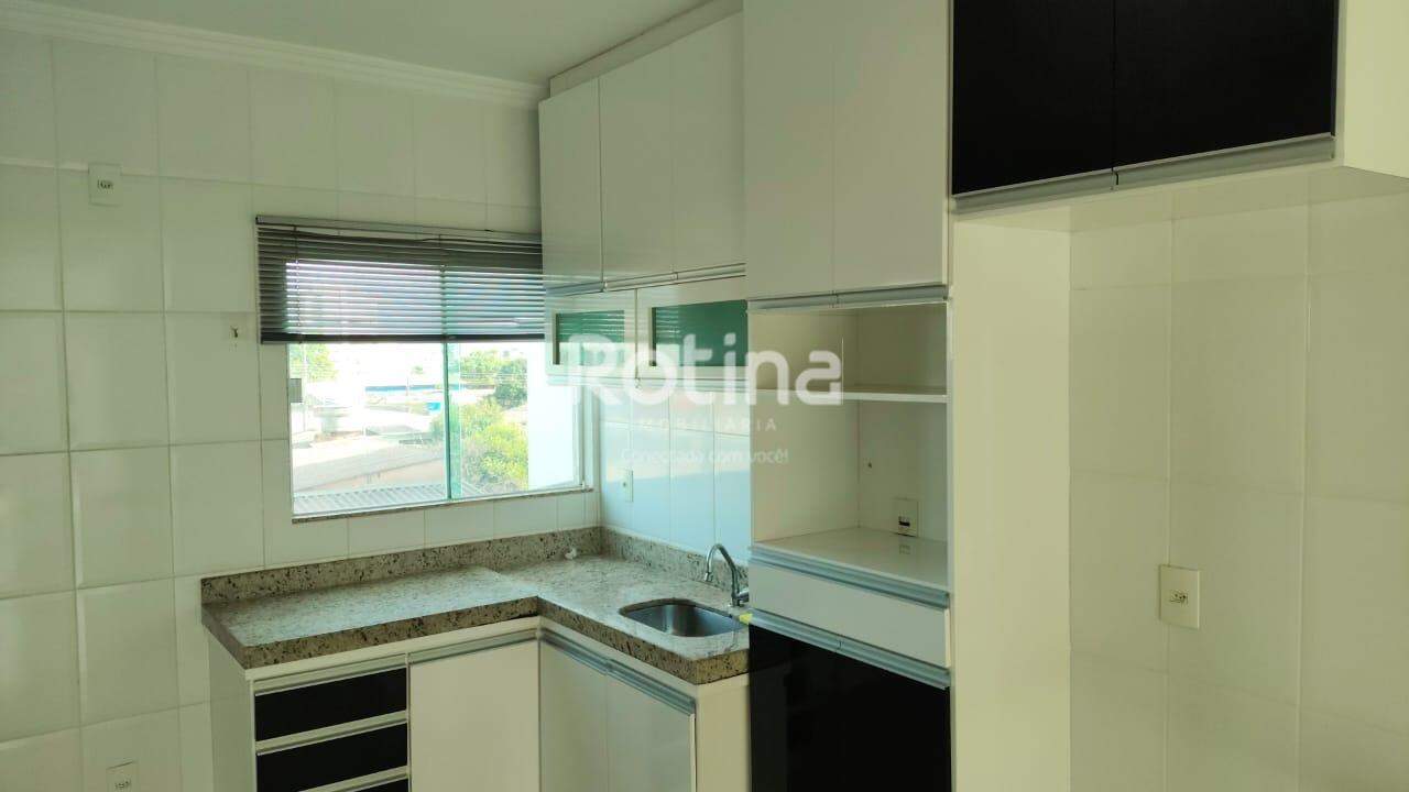Apartamento para alugar, 3 quartos em Uberlândia no bairro Santa Mônica no valor de R$ 2.400,00 - Rotina Imobiliária: 