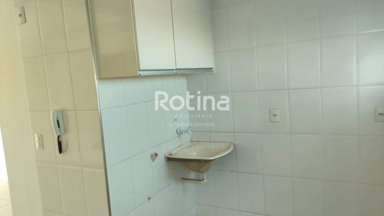 Apartamento para alugar, 3 quartos em Uberlândia no bairro Santa Mônica no valor de R$ 2.400,00 - Rotina Imobiliária: 