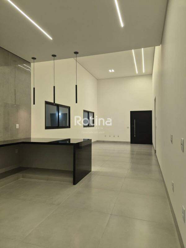Casa à venda, 3 quartos em Uberlândia no bairro Cidade Jardim no valor de R$ 1.000.000,00 - Rotina Imobiliária: 