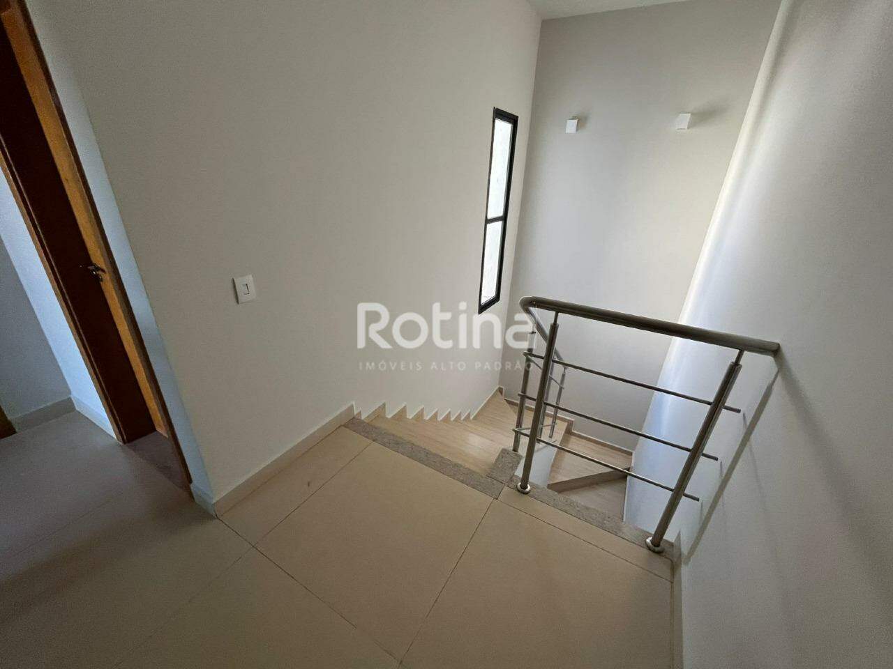 Casa para alugar, 3 quartos em Uberlândia no bairro Cidade Jardim no valor de R$ 5.500,00 - Rotina Imobiliária: 