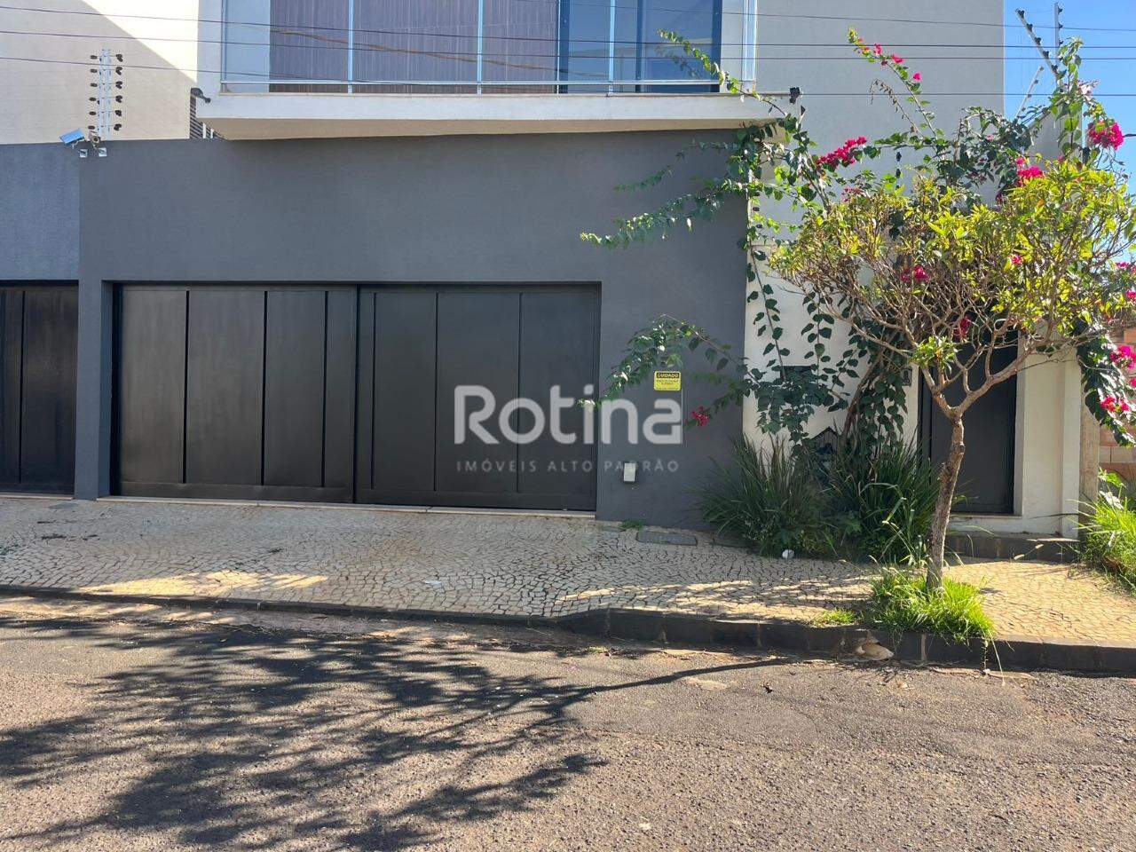 Casa para alugar, 3 quartos em Uberlândia no bairro Cidade Jardim no valor de R$ 5.500,00 - Rotina Imobiliária: 