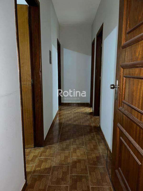 Prédio Inteiro à venda, 3 quartos em Uberlândia no bairro Brasil no valor de R$ 750.000,00 - Rotina Imobiliária: 