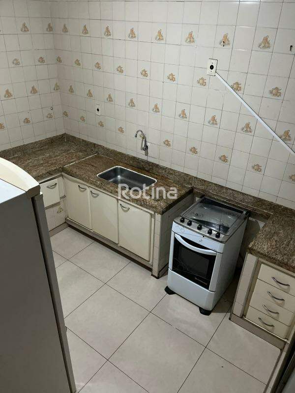 Prédio Inteiro à venda, 3 quartos em Uberlândia no bairro Brasil no valor de R$ 750.000,00 - Rotina Imobiliária: 