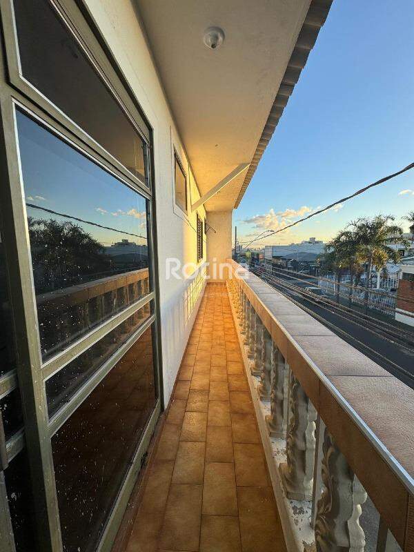 Prédio Inteiro à venda, 3 quartos em Uberlândia no bairro Brasil no valor de R$ 750.000,00 - Rotina Imobiliária: 
