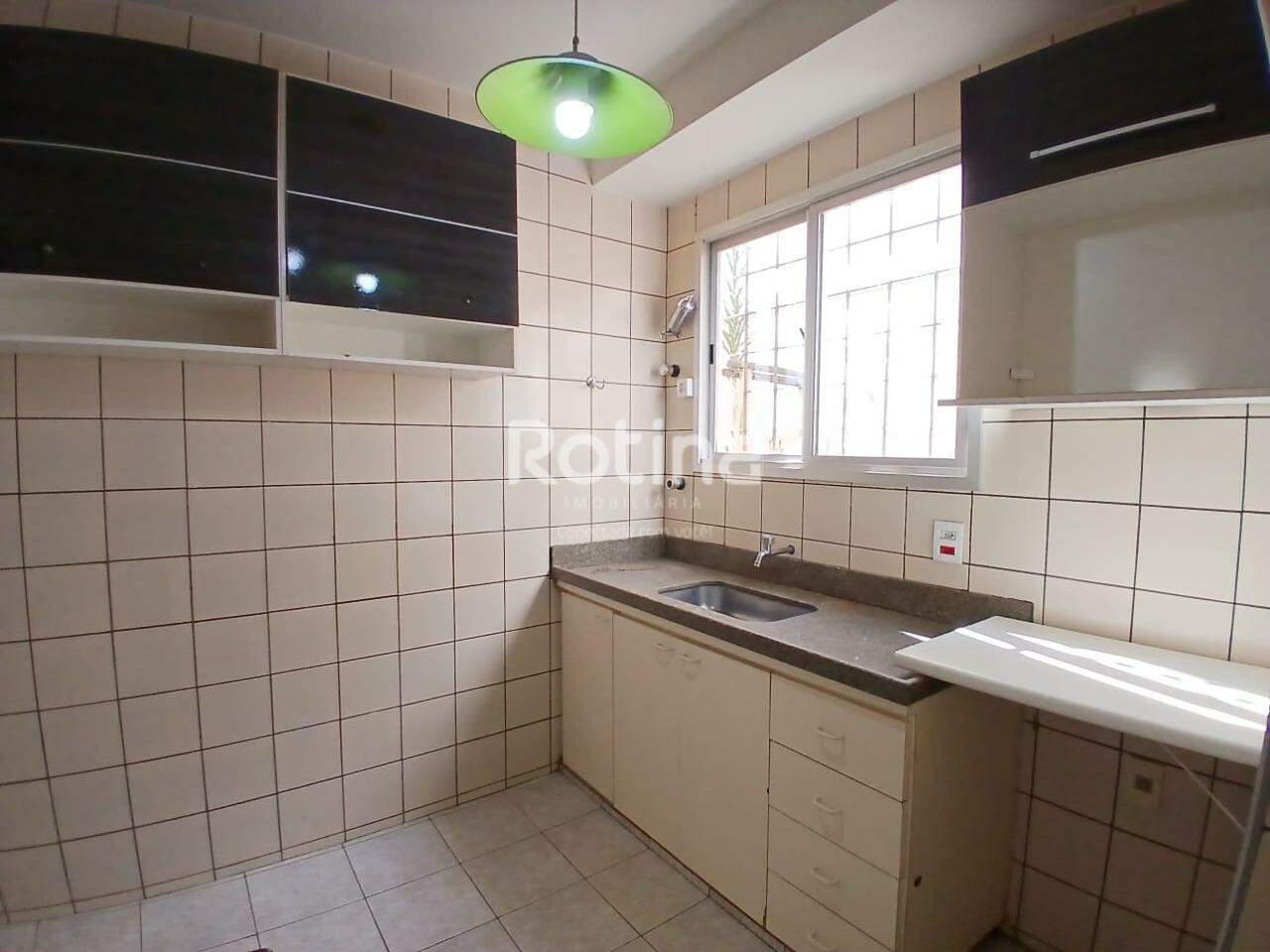 Apartamento para alugar, 3 quartos em Uberlândia no bairro Santa Mônica no valor de R$ 1.700,00 - Rotina Imobiliária: 