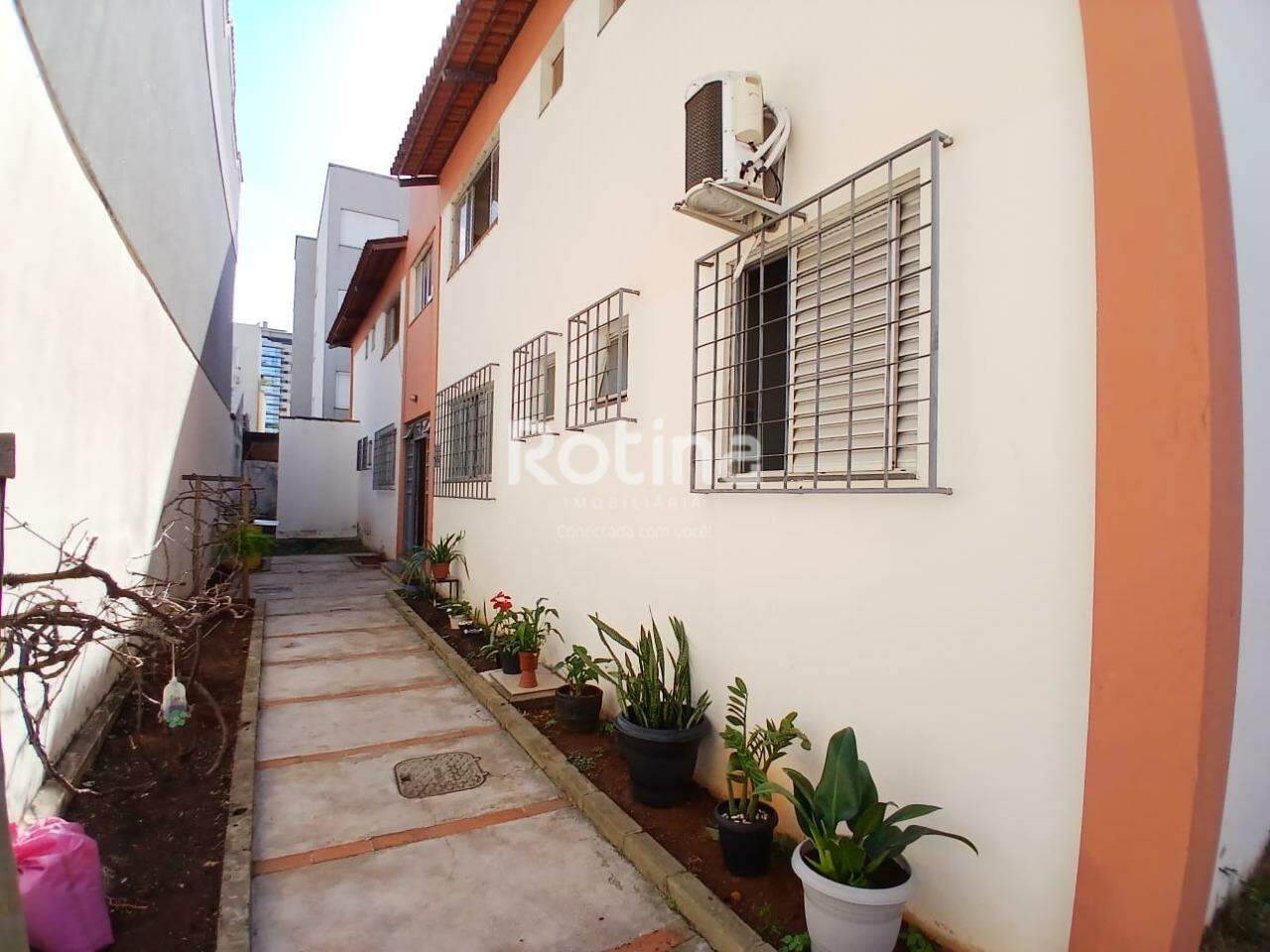 Apartamento para alugar, 3 quartos em Uberlândia no bairro Santa Mônica no valor de R$ 1.700,00 - Rotina Imobiliária: 