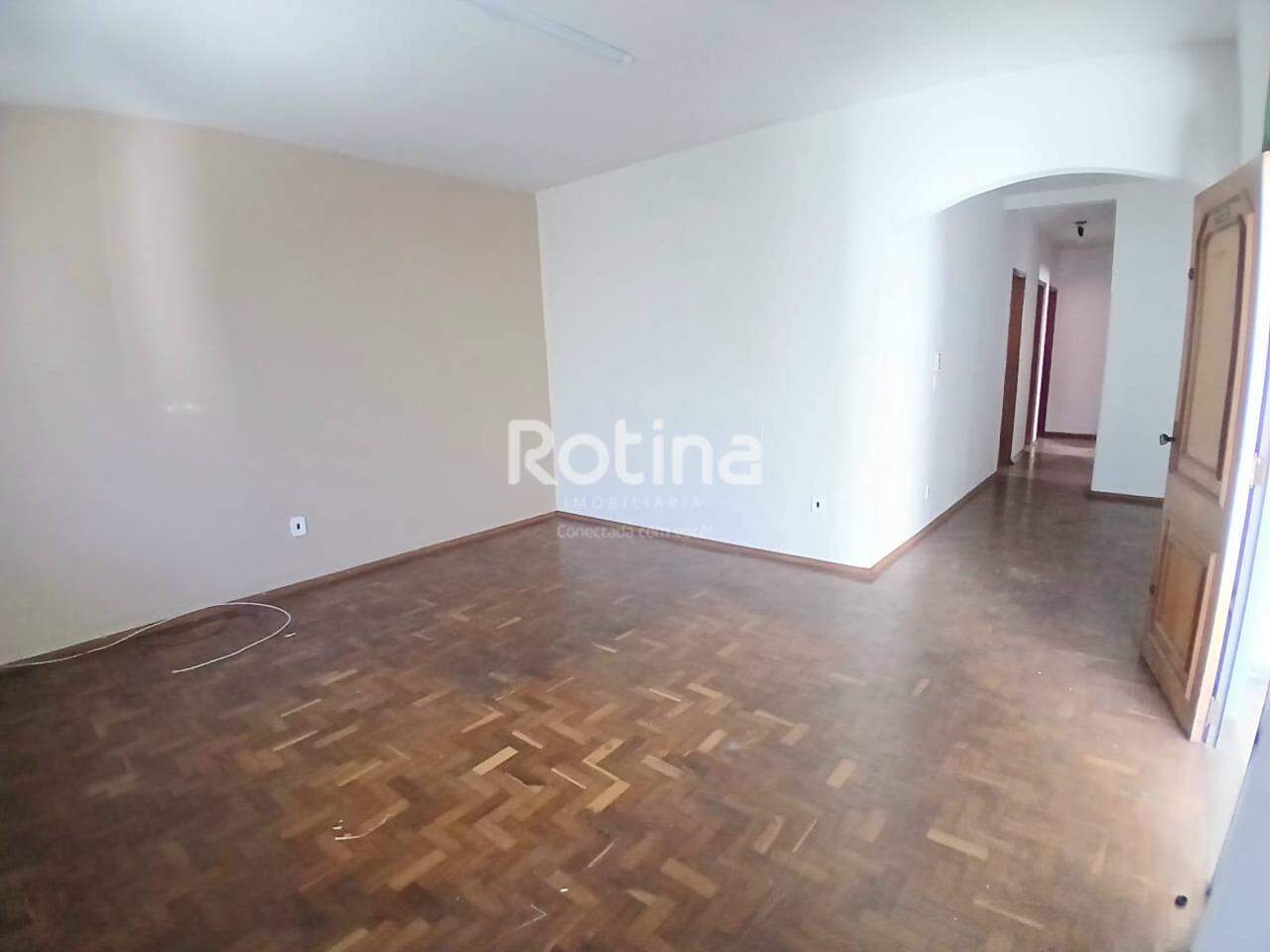 Casa para alugar, 3 quartos em Uberlândia no bairro Presidente Roosevelt no valor de R$ 2.500,00 - Rotina Imobiliária: 
