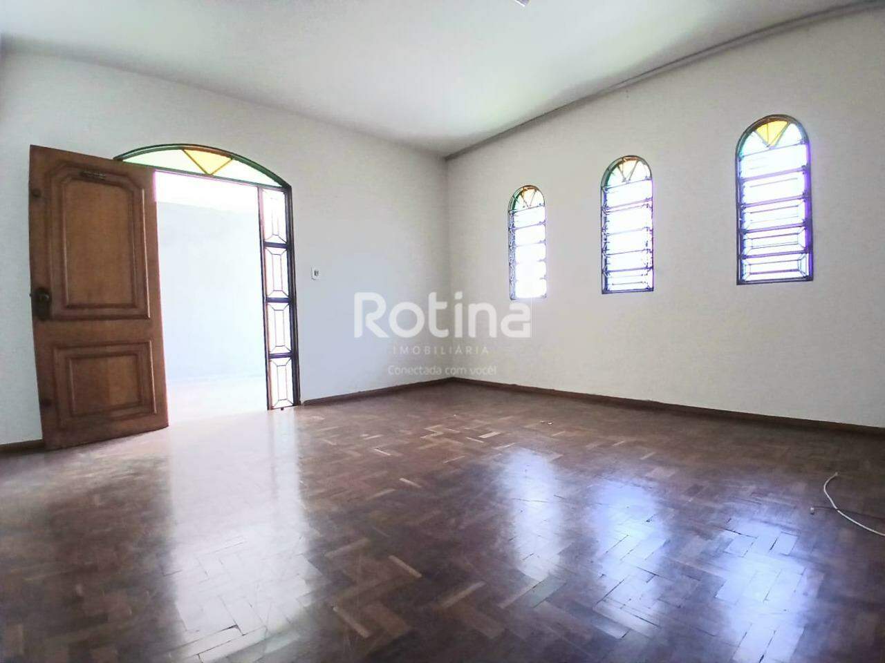 Casa para alugar, 3 quartos em Uberlândia no bairro Presidente Roosevelt no valor de R$ 2.500,00 - Rotina Imobiliária: 