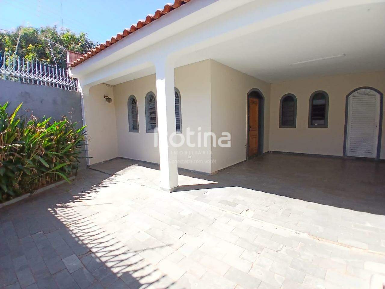 Casa para alugar, 3 quartos em Uberlândia no bairro Presidente Roosevelt no valor de R$ 2.500,00 - Rotina Imobiliária: 