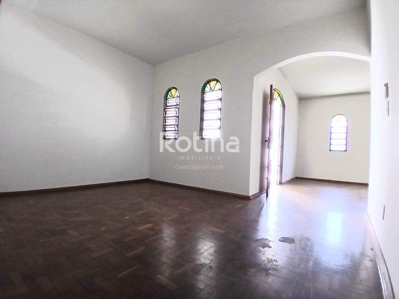 Casa para alugar, 3 quartos em Uberlândia no bairro Presidente Roosevelt no valor de R$ 2.500,00 - Rotina Imobiliária: 