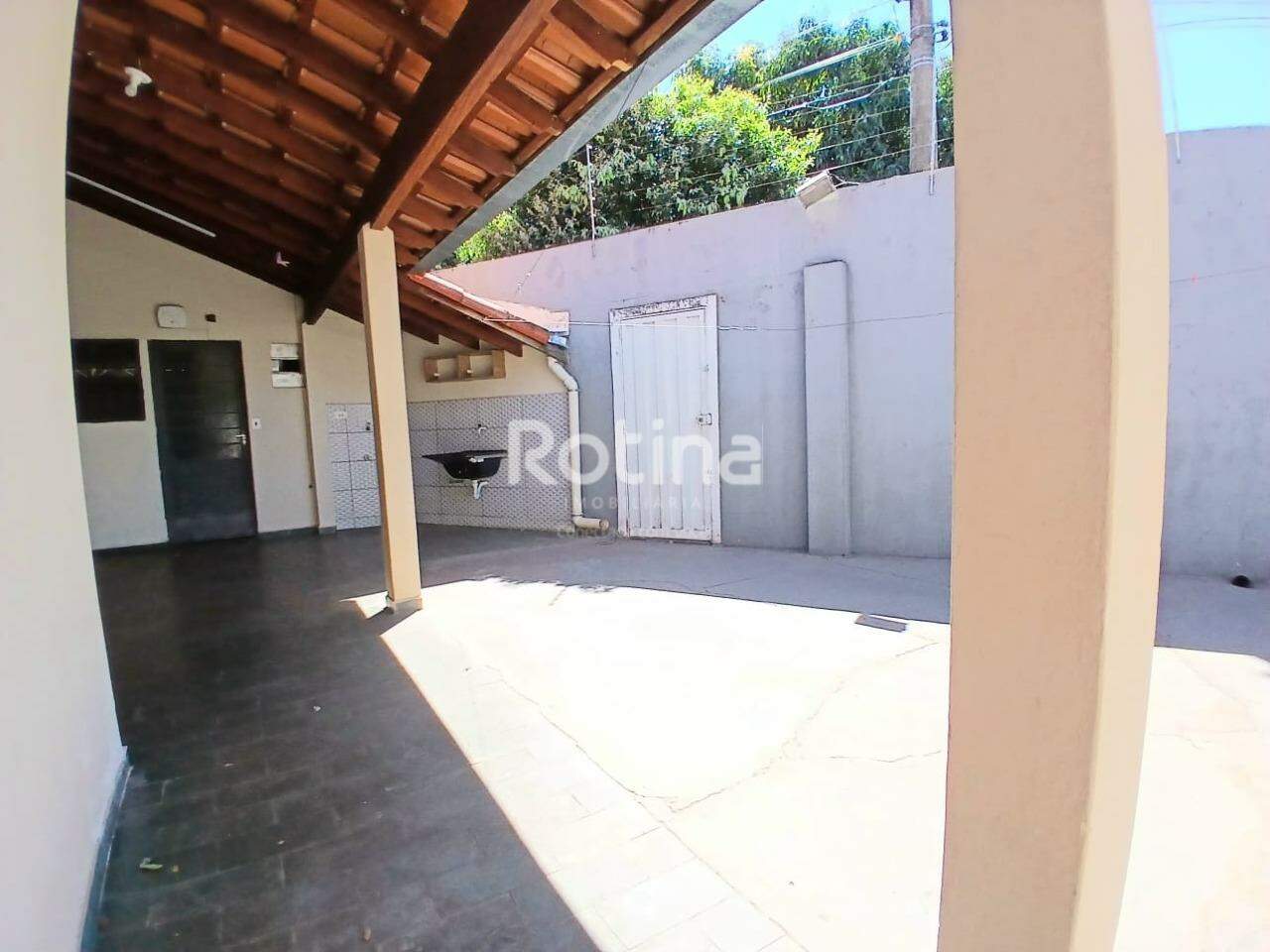 Casa para alugar, 3 quartos em Uberlândia no bairro Presidente Roosevelt no valor de R$ 2.500,00 - Rotina Imobiliária: 