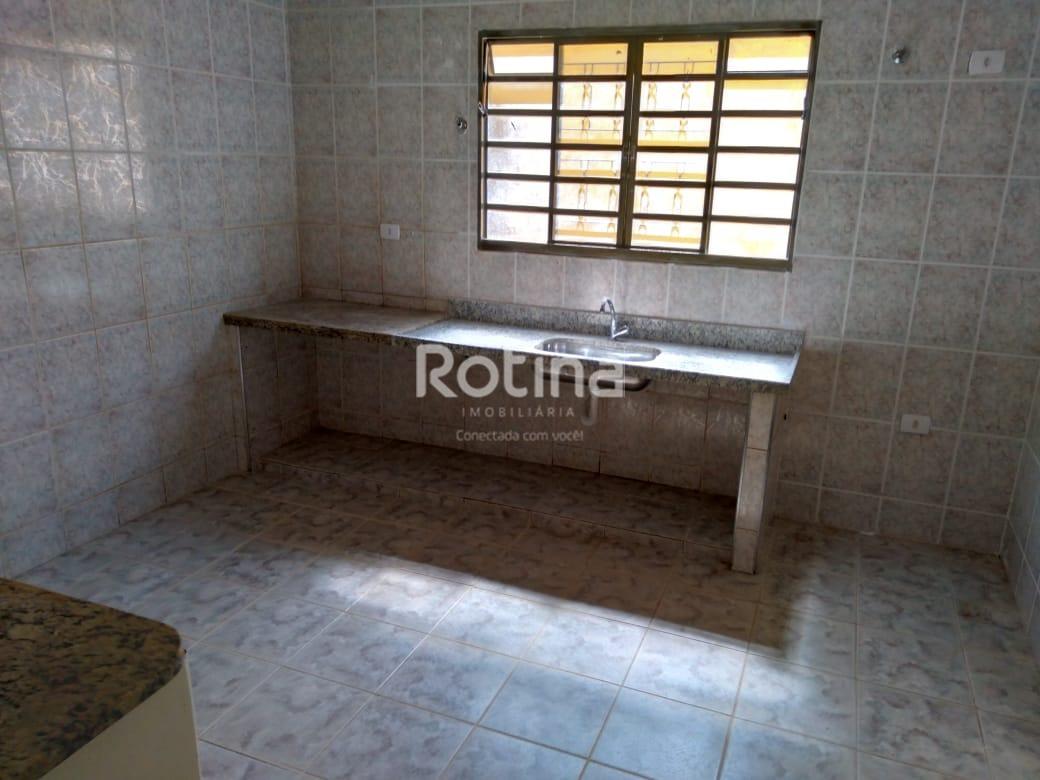 Casa para alugar, 3 quartos em Uberlândia no bairro Santa Mônica no valor de R$ 3.200,00 - Rotina Imobiliária: 