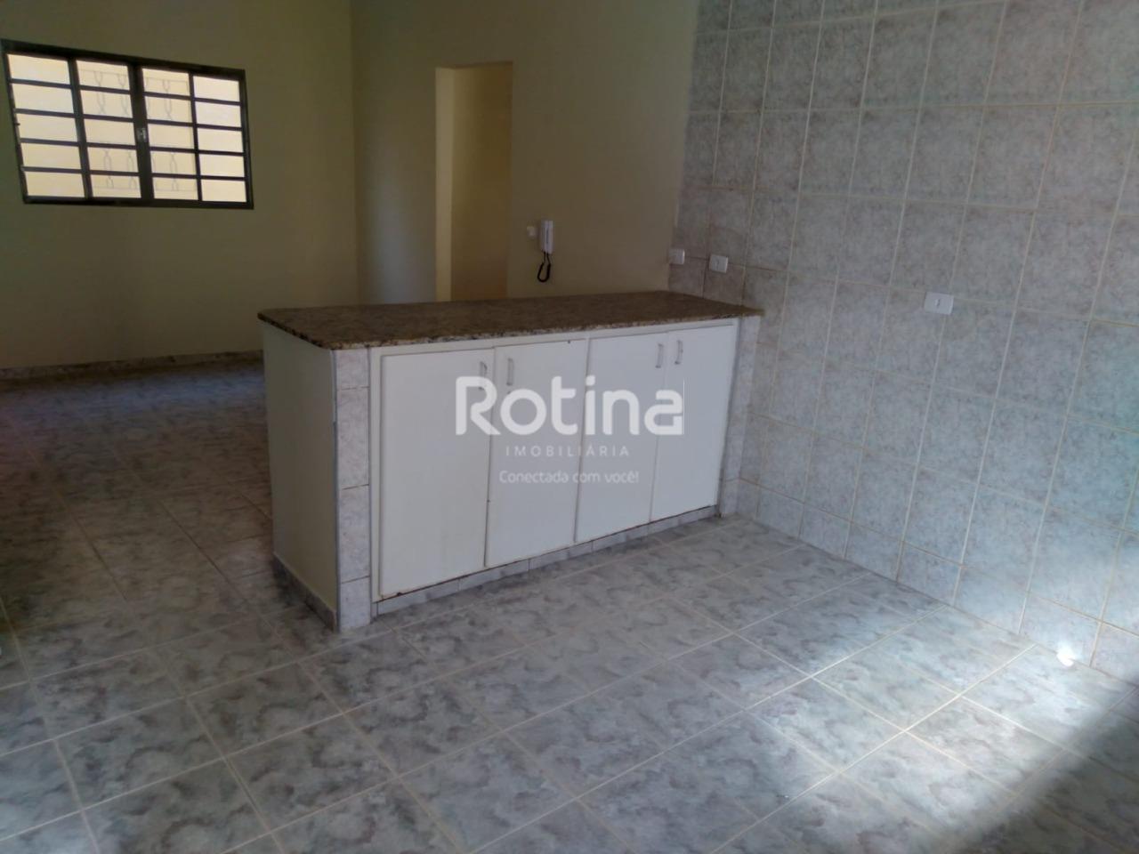 Casa para alugar, 3 quartos em Uberlândia no bairro Santa Mônica no valor de R$ 3.200,00 - Rotina Imobiliária: 