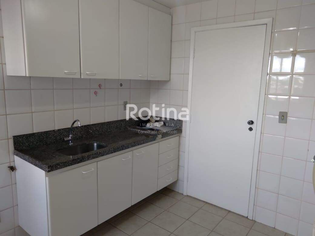 Apartamento para alugar, 3 quartos em Uberlândia no bairro Copacabana no valor de R$ 2.000,00 - Rotina Imobiliária: 