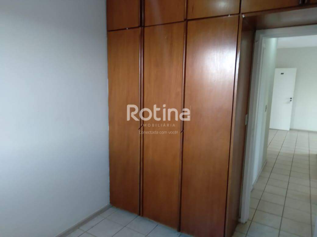 Apartamento para alugar, 3 quartos em Uberlândia no bairro Copacabana no valor de R$ 2.000,00 - Rotina Imobiliária: 