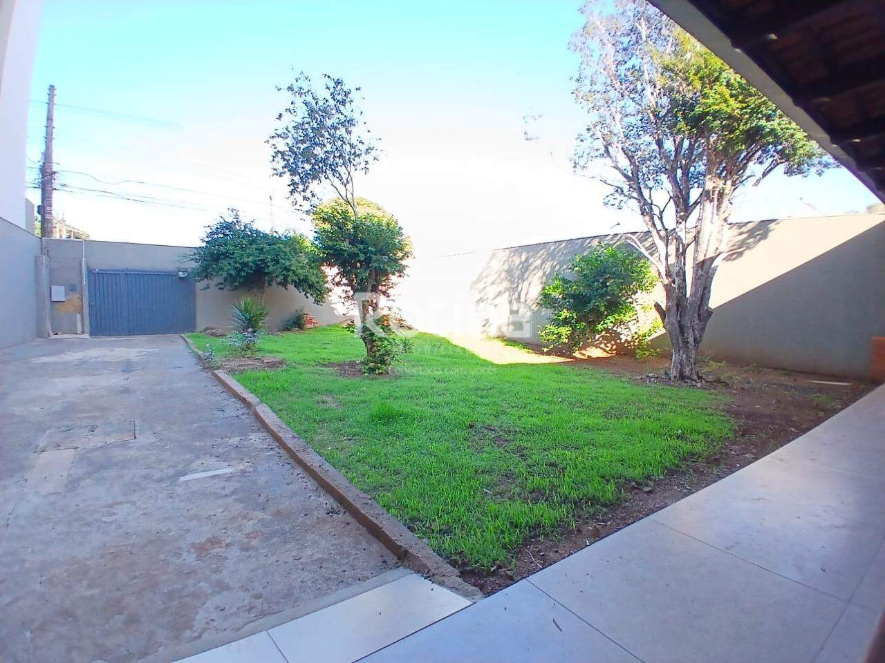 Casa para alugar, 3 quartos em Uberlândia no bairro Saraiva no valor de R$ 2.500,00 - Rotina Imobiliária: 