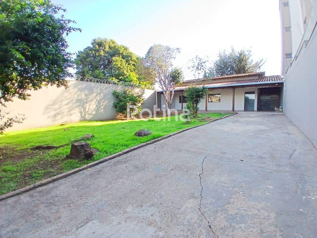 Casa para alugar, 3 quartos em Uberlândia no bairro Saraiva no valor de R$ 2.500,00 - Rotina Imobiliária: 