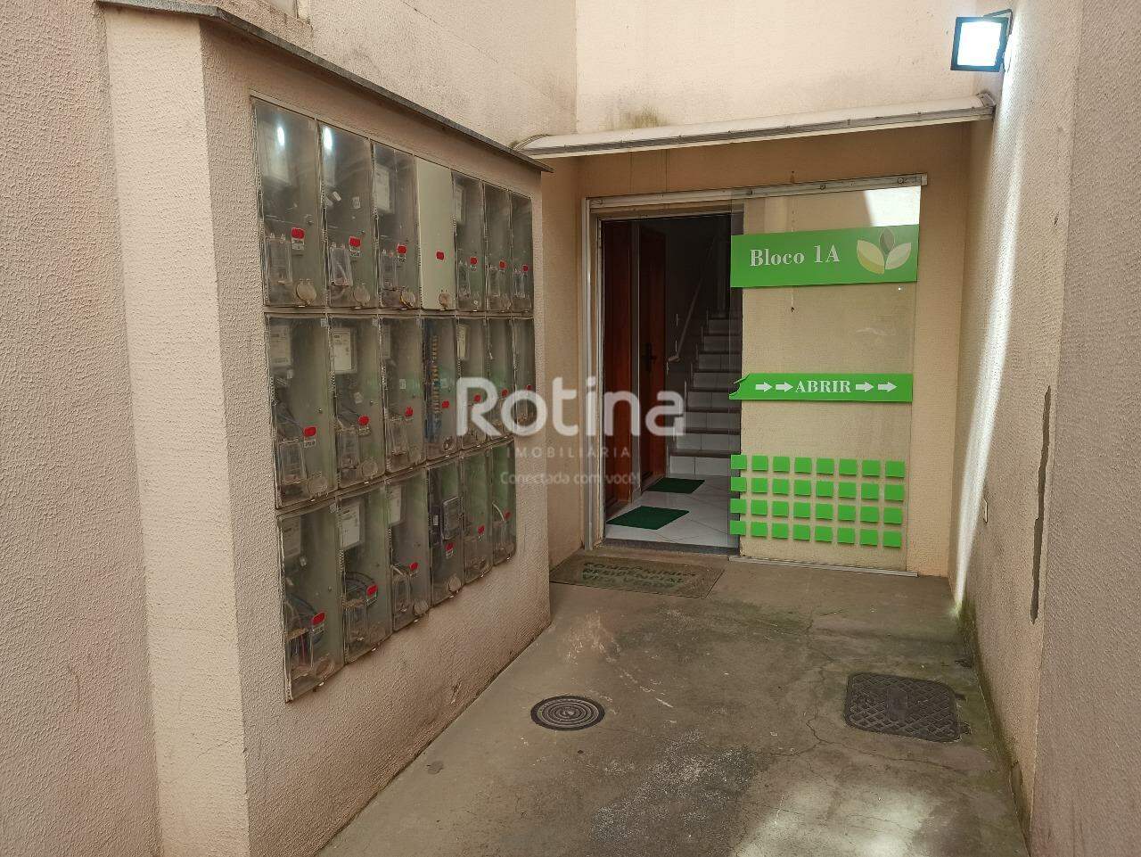 Apartamento para alugar, 2 quartos em Uberlândia no bairro Jardim Holanda no valor de R$ 900,00 - Rotina Imobiliária: 