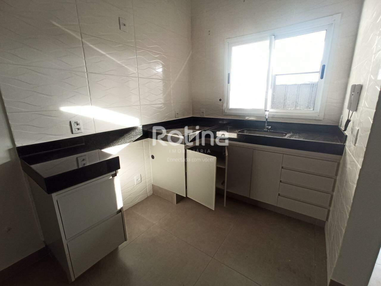 Casa para alugar, 3 quartos em Uberlândia no bairro Jardim Europa no valor de R$ 2.600,00 - Rotina Imobiliária: 
