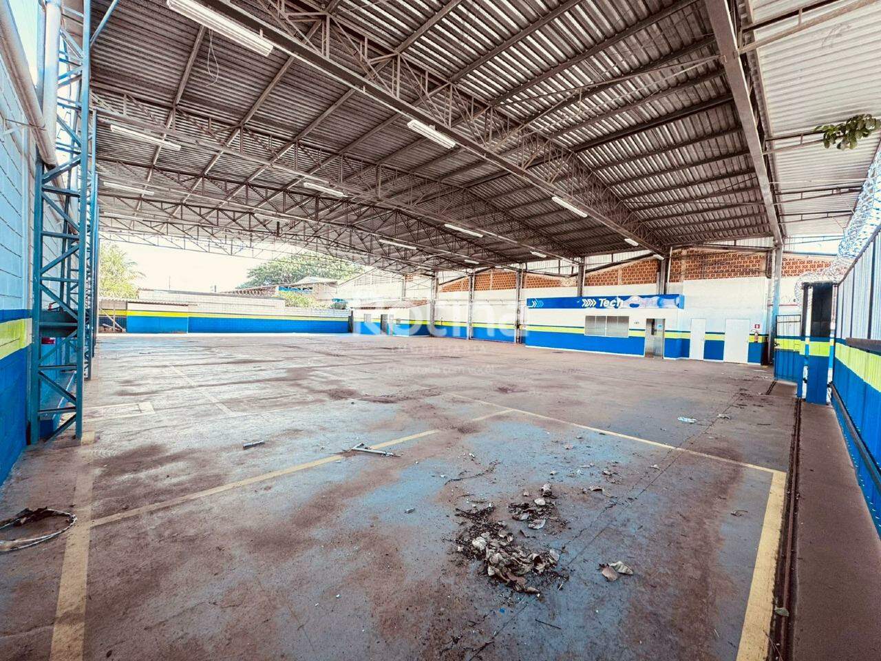 Galpão para alugar, em Uberlândia no bairro Minas Gerais no valor de R$ 15.000,00 - Rotina Imobiliária: 